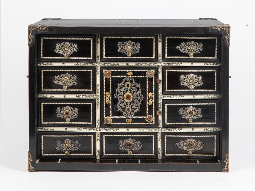 cose rare e preziose stipo